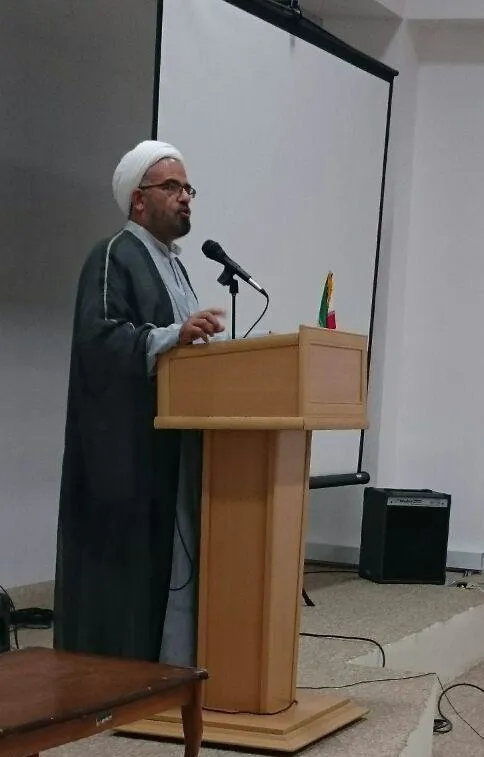 برگزاری نشست صمیمی حلقه های صالحین با موضوع آموزش احکام نماز بیماران در بیمارستان