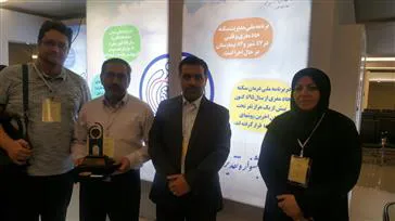 اهداء تندیس و لوح تقدیر بجهت مدیریت درمان سكته های حاد مغزی به بیمارستان امیرالمومنین علی (ع) مراغه از سوی معاون درمان وزیر