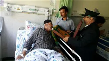 عیادت خادمین حرم امام رضا(ع) همزمان با دهه مبارکه کرامت و در آستانه میلاد امام رضا (ع) از بیماران بیمارستان امیرالمومنین علی (ع) مراغه