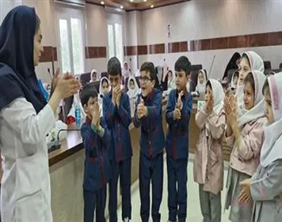 کارگاه آموزشی بهداشت دست برای دانش آموزان به مناسبت 16اردیبهشت ماه روز مراغه و 5می روز جهانی بهداشت دست