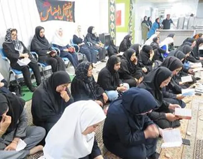 برگزاری مراسم زیارت عاشورا به مناسبت ماه محرم و سوگواری ابا عبداله حسین (ع)